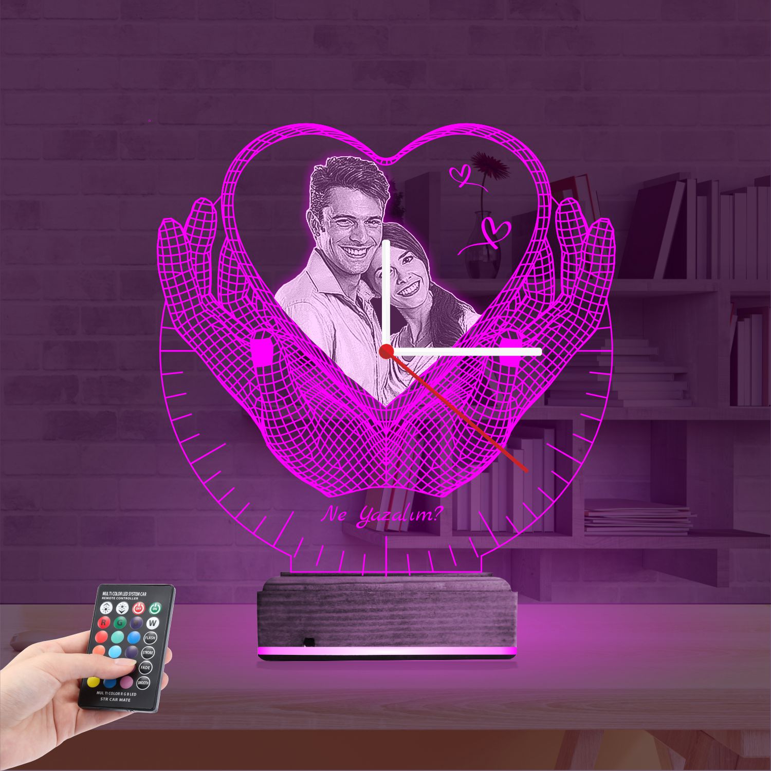 Именной 3D-светильник с вашим фото и часами «Сердце в руках» 3