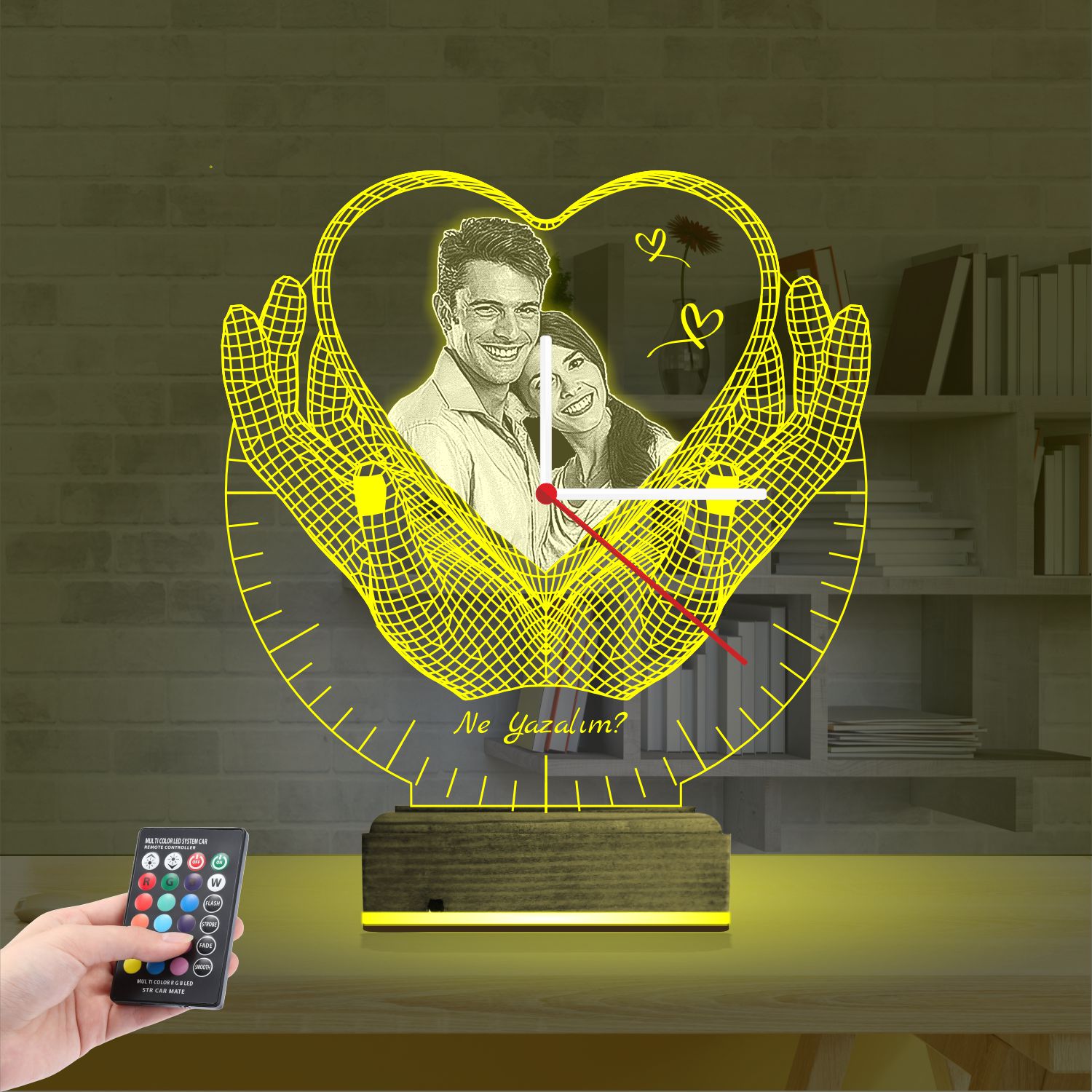 Именной 3D-светильник с вашим фото и часами «Сердце в руках» 4