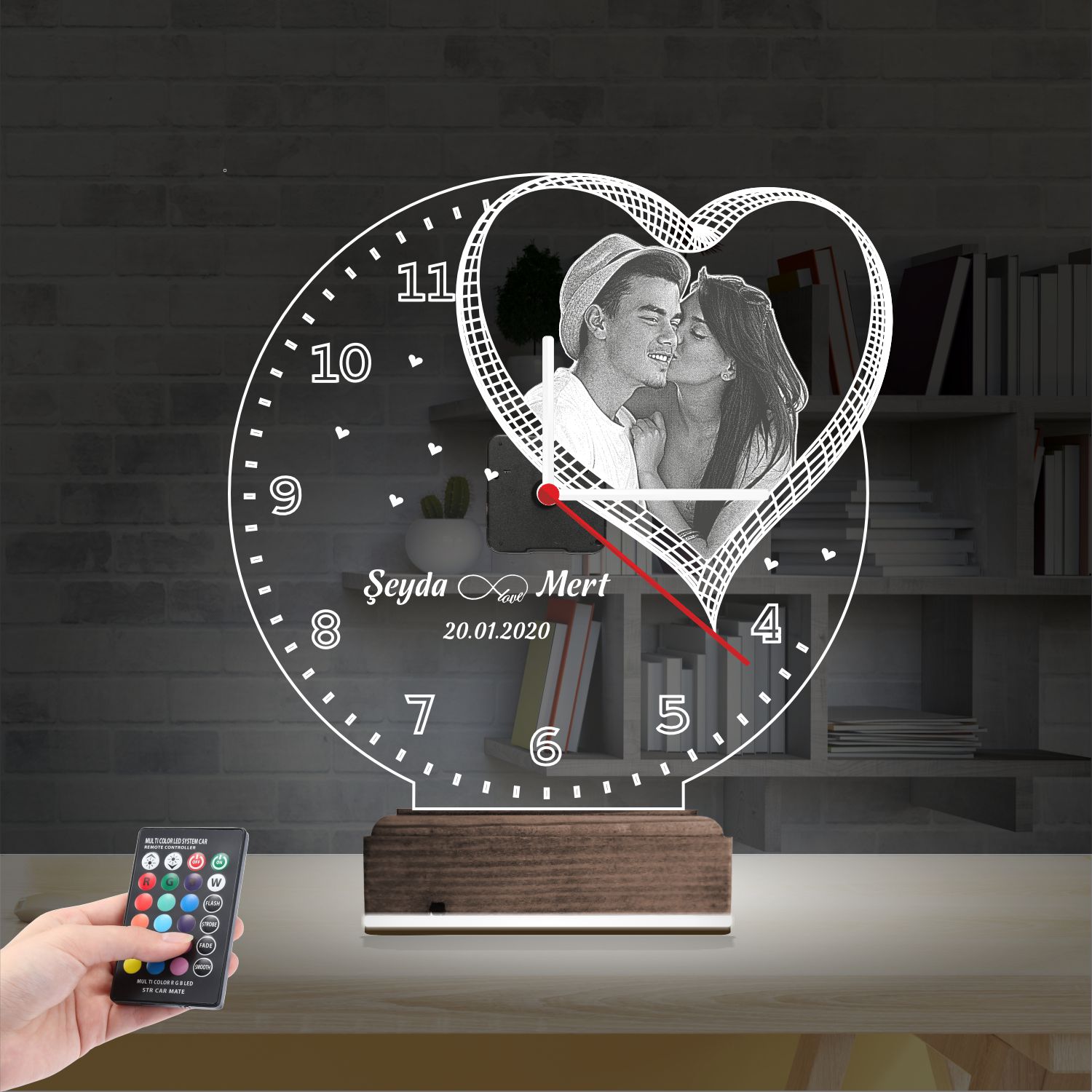 Именной 3D-светильник с вашим фото и часами «Сердце»