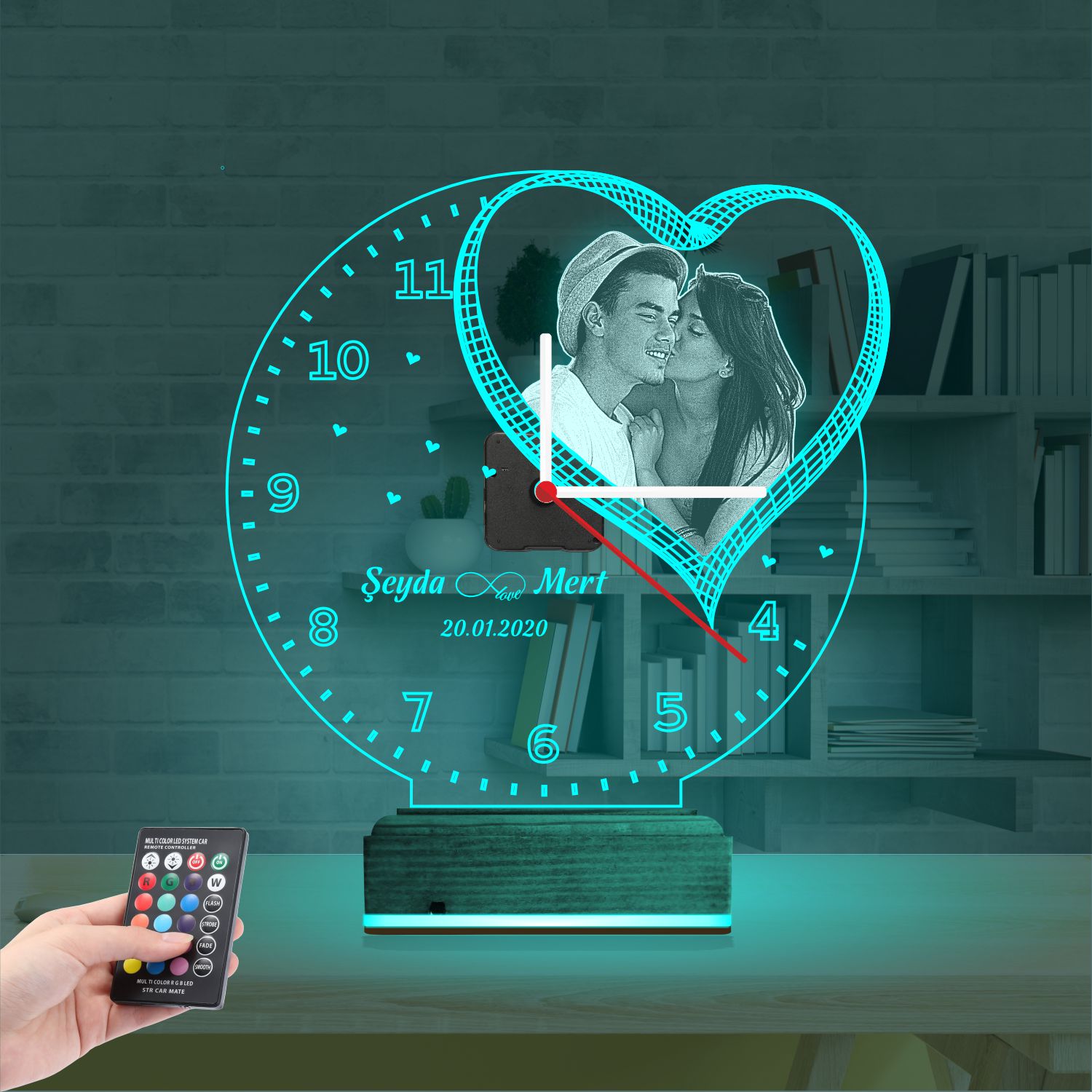 Именной 3D-светильник с вашим фото и часами «Сердце» 4