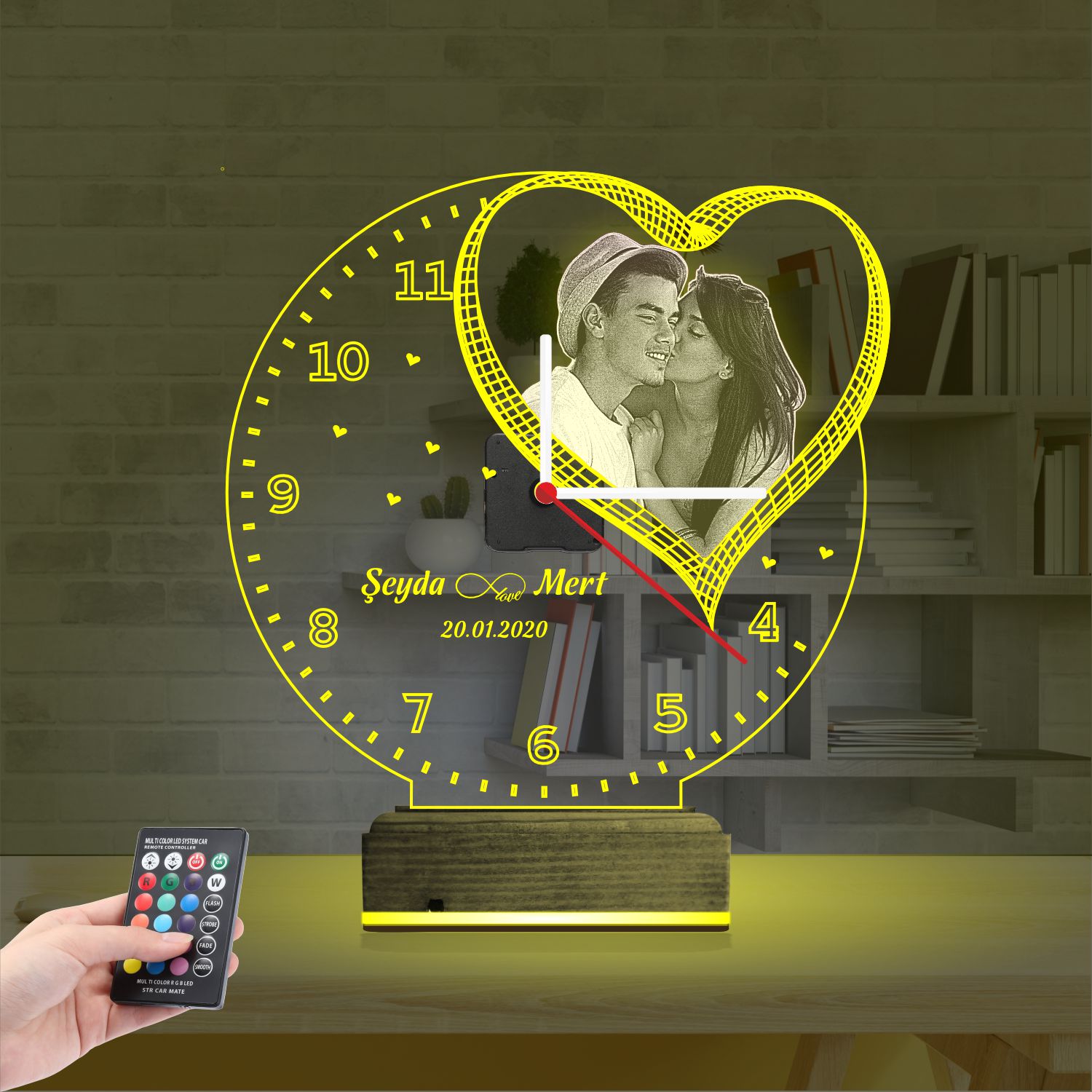 Именной 3D-светильник с вашим фото и часами «Сердце» 6